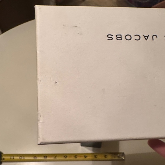 Marc Jacobs White Rectangular Box - Picture 6 of 8